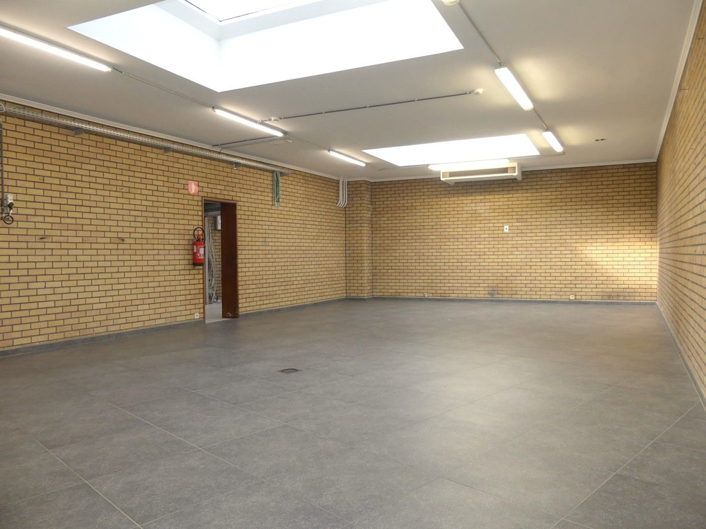 Veelzijdige handelsruimte in het centrum van de Boterstad foto 13
