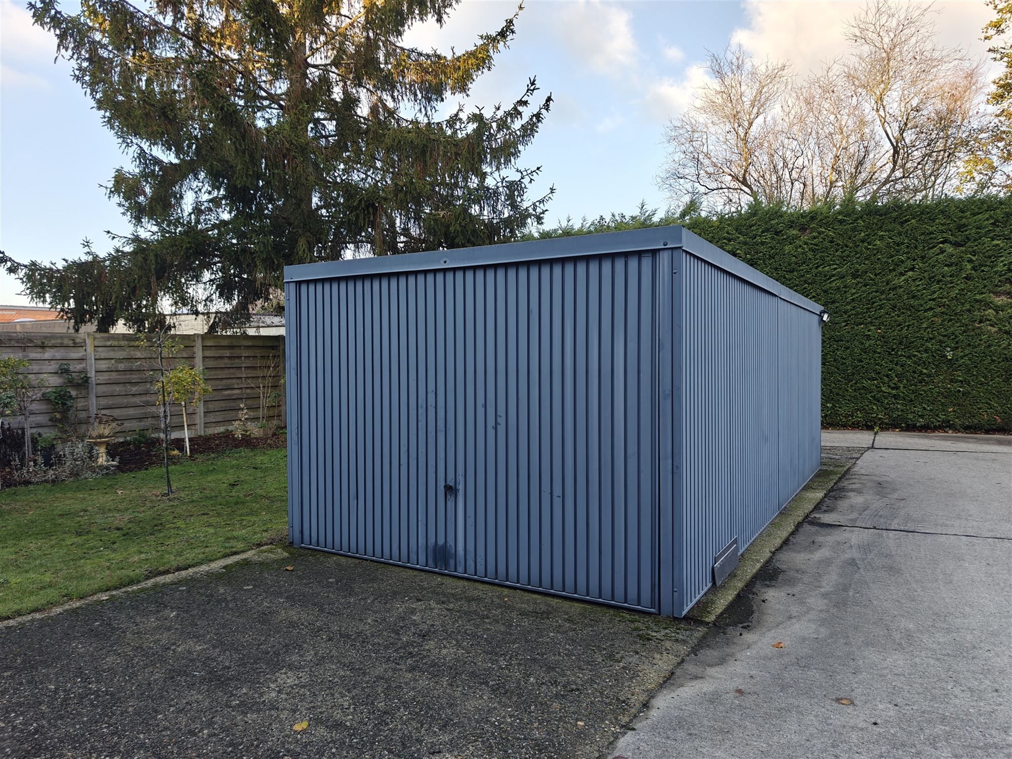 Garagebox - buiten foto {{pictureIndex}}