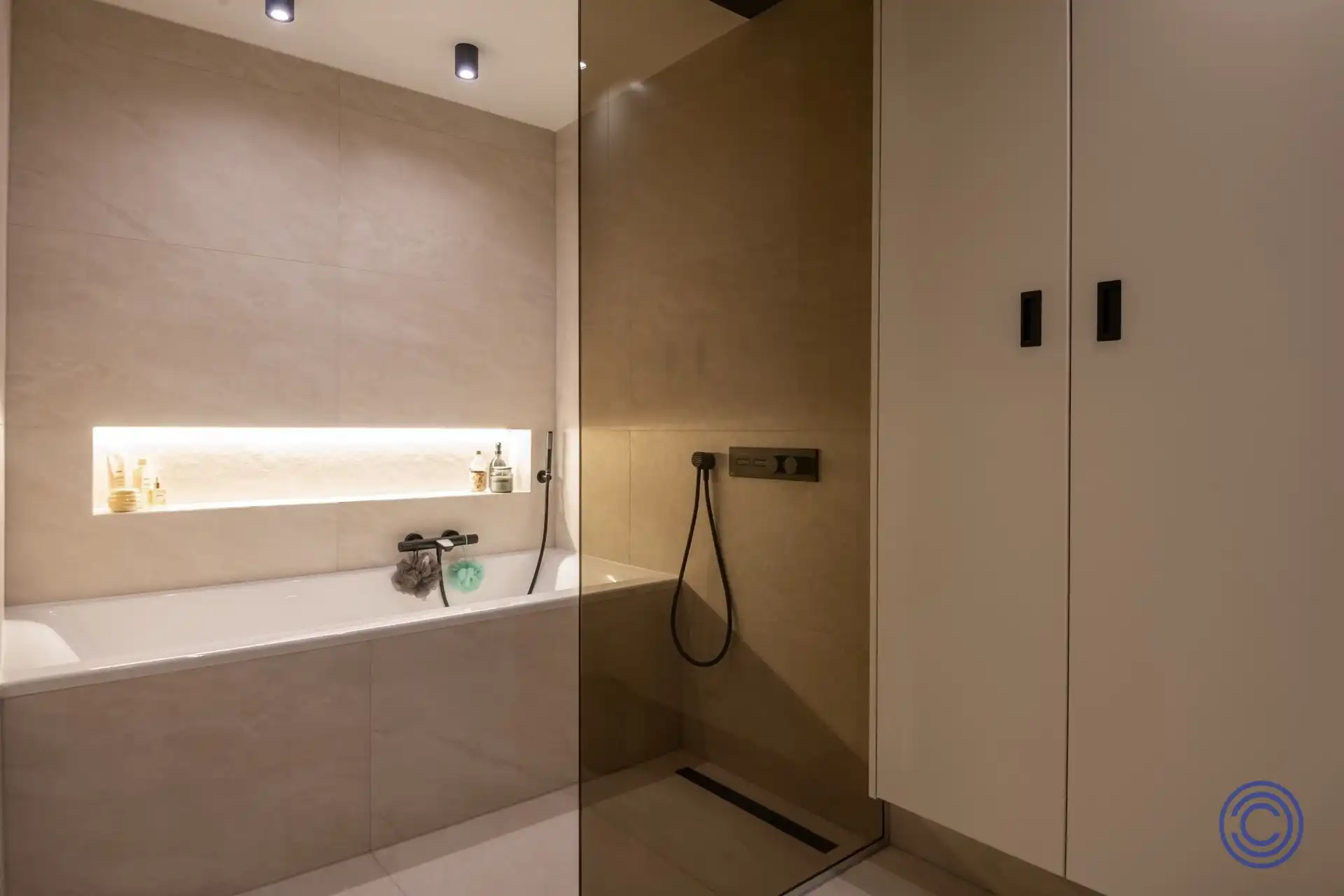 Luxueuze, gerenoveerde duplex in statig herenhuis! foto 9