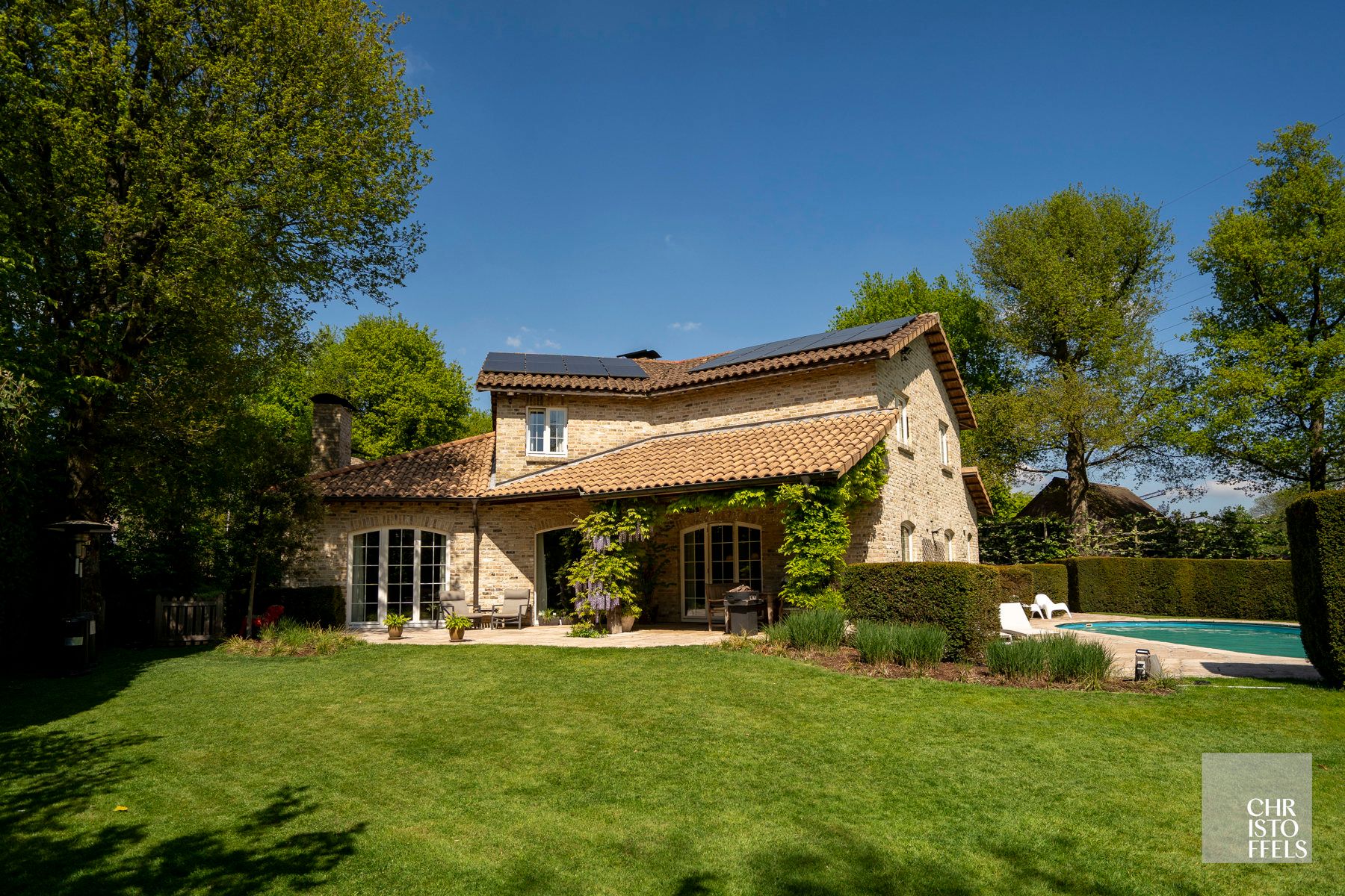 Zuiderse villa met zwembad in een rustige straat, op een perceel van 16a93ca! foto 25