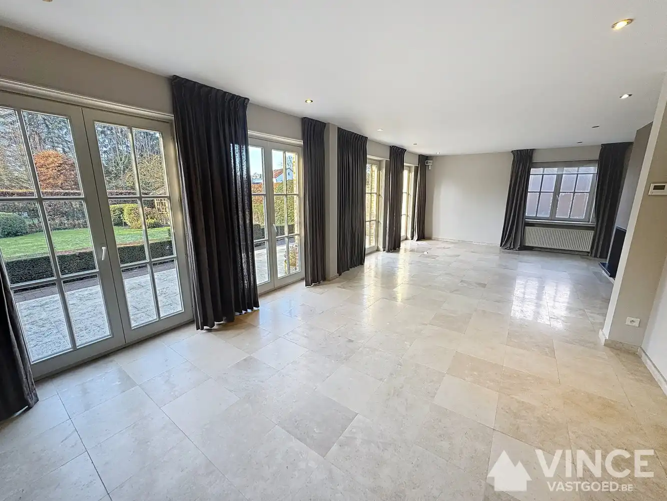 Instapklare gezinswoning met zonnige tuin in rustige doodlopende straat foto 2