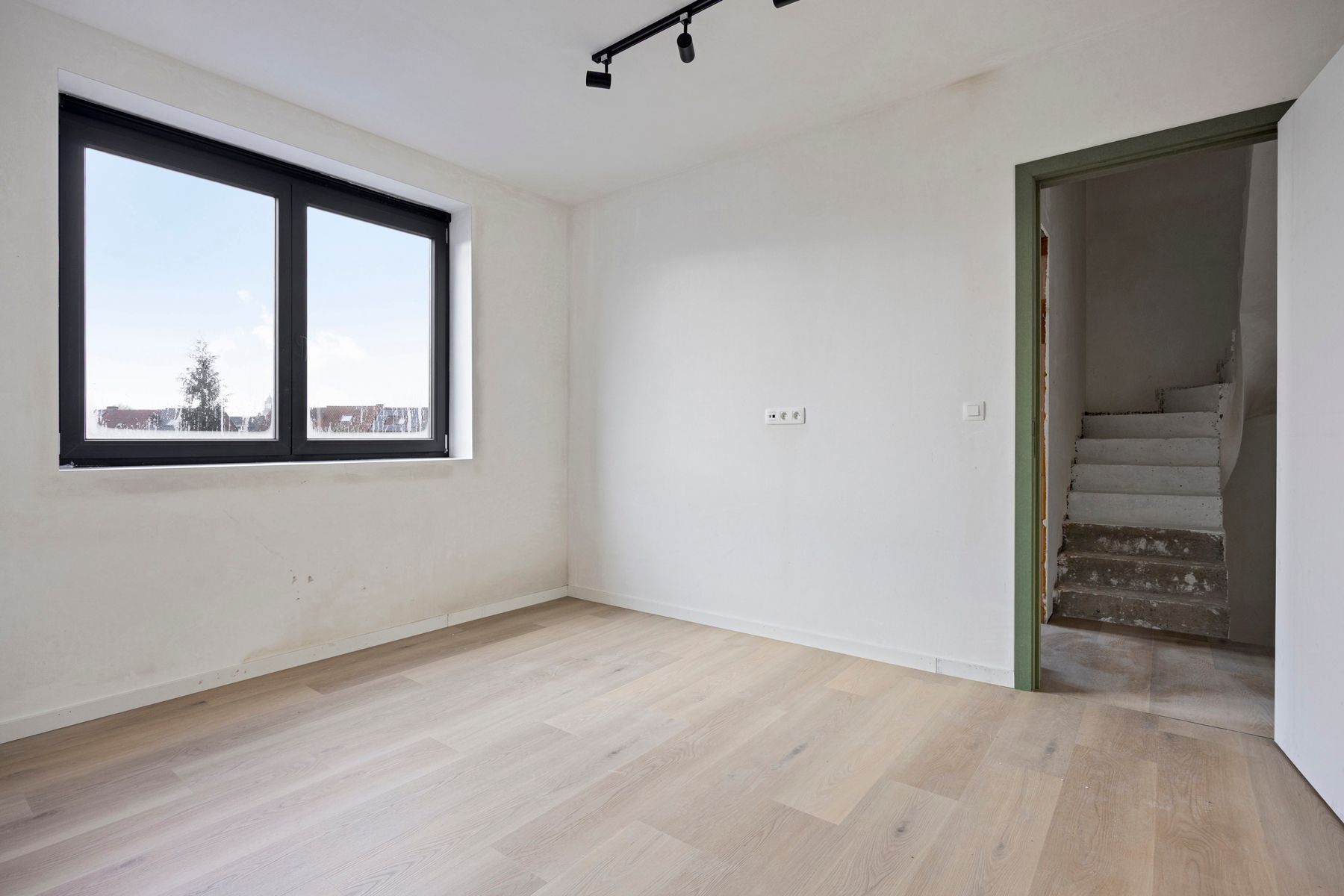 Nieuwbouwwoning met 5 slaapkamers en 1 badkamer. foto 18