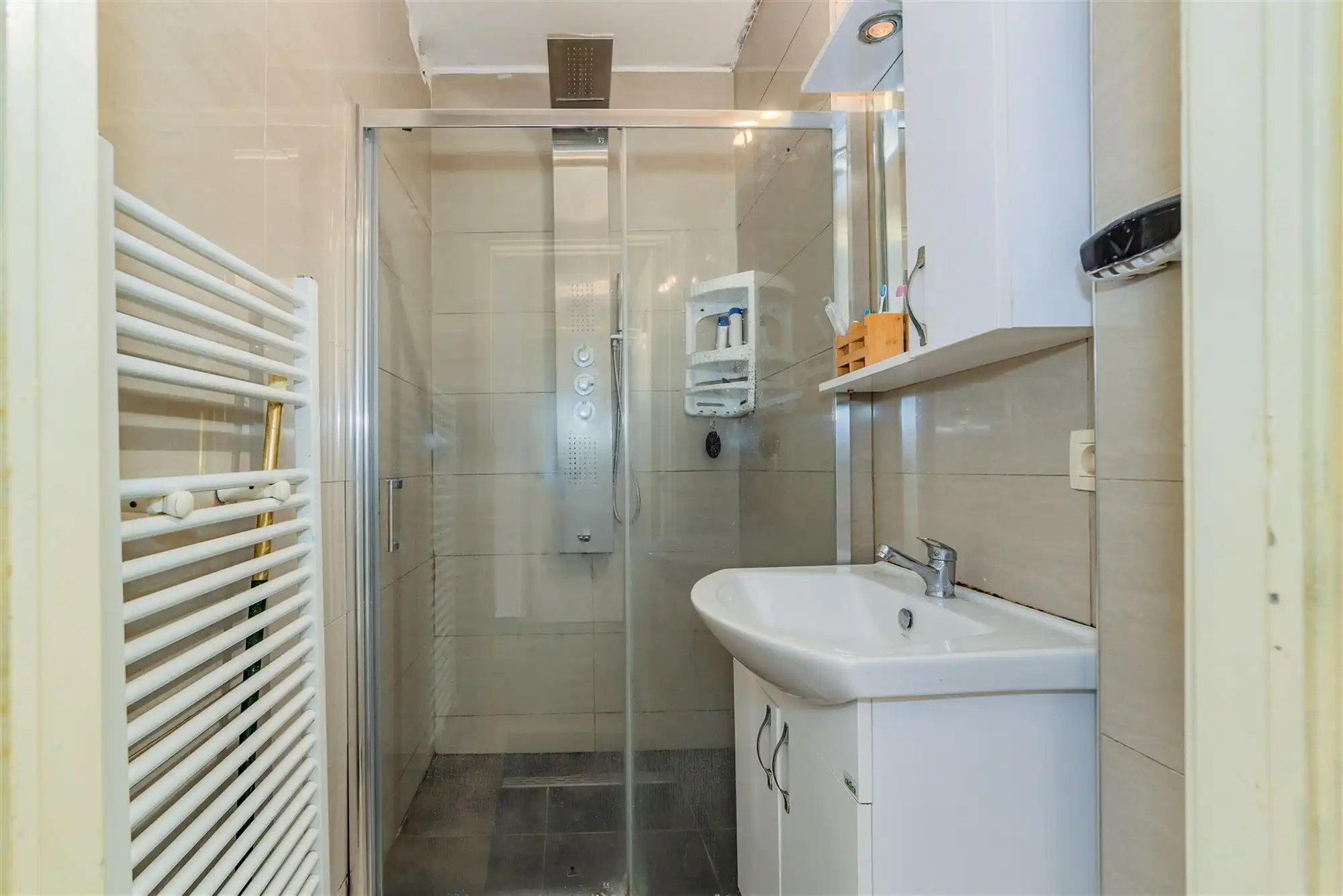 Opbrengsteigendom met 6 appt + magazijn + 2 garageboxen foto 5