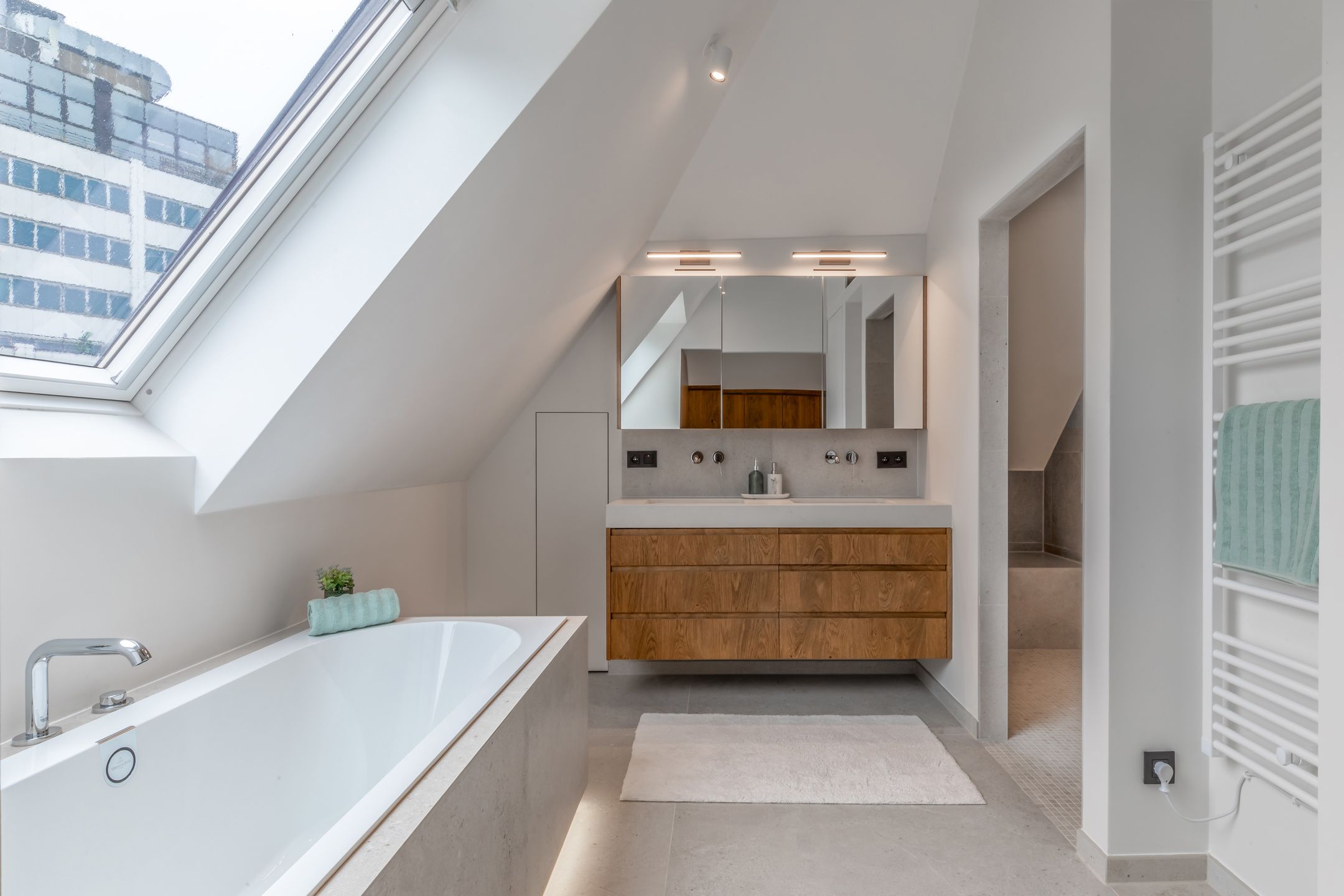 Penthouse met zeer ruim terras( 30m²), privé lift en spa foto 35