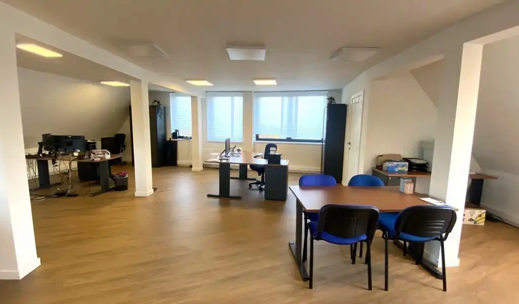 Instapklare kantoorruimte te huur vlakbij R4 in Gent foto 5