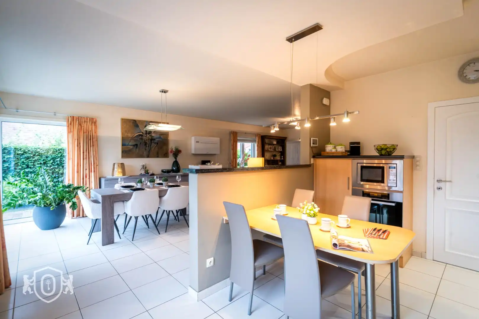 Halfopen 4-slpkr woning met tuin & garage foto 10