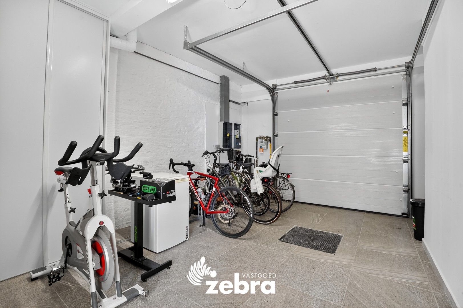Gerenoveerde woning met 4 slaapkamers, tuin en garage te Meulebeke! foto 13