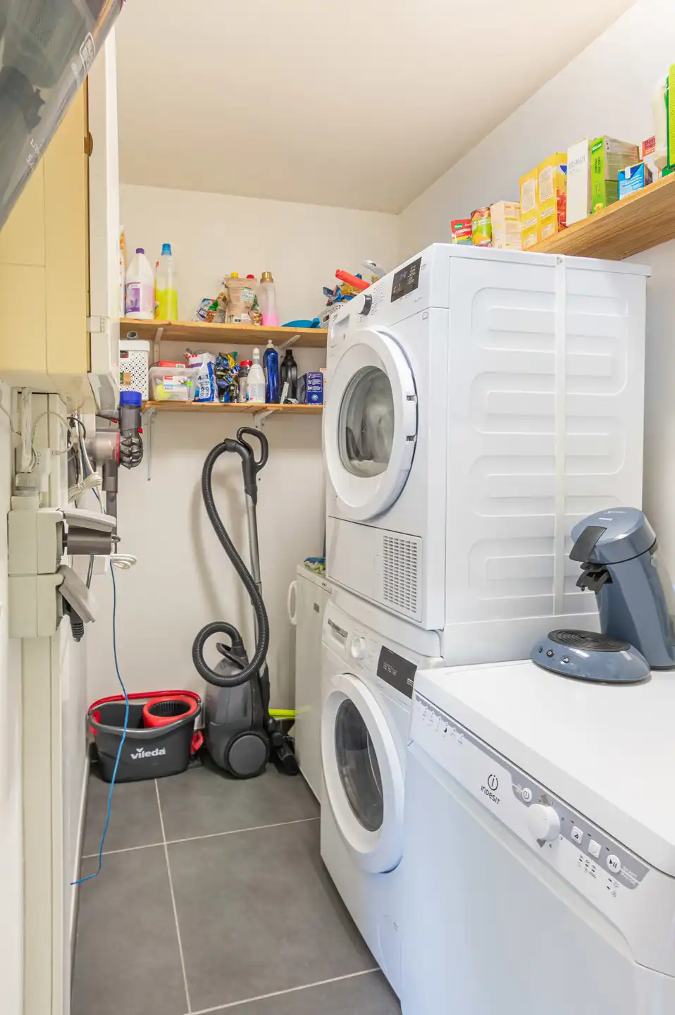 Ruim instapklaar 3 slaapkamer appartement met groot terras foto 15