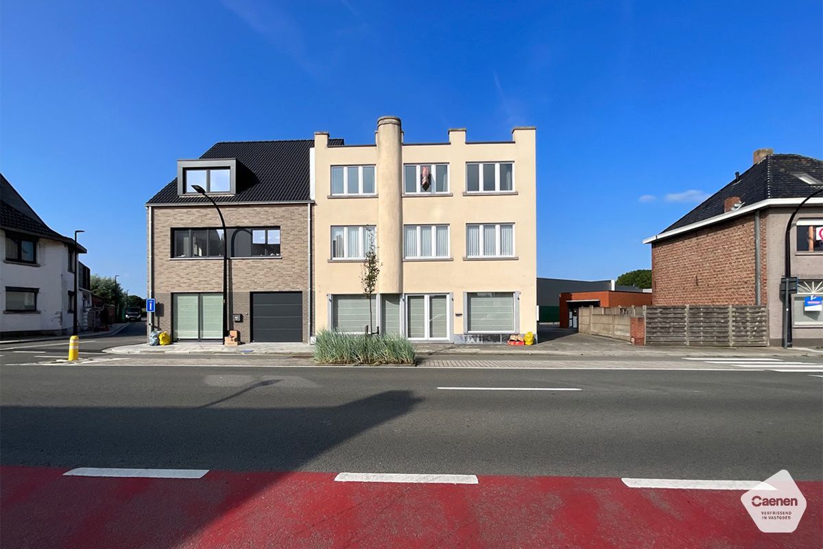 ZONNIG APPARTEMENT IN HET HARTJE VAN WAARDAMME met 2 slaapkamers. foto {{pictureIndex}}