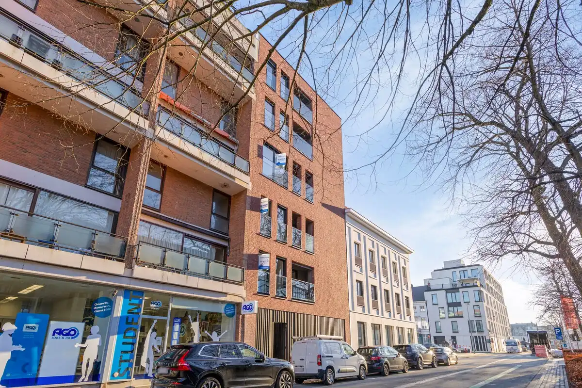 Instapklaar appartement met terras en parking foto 21