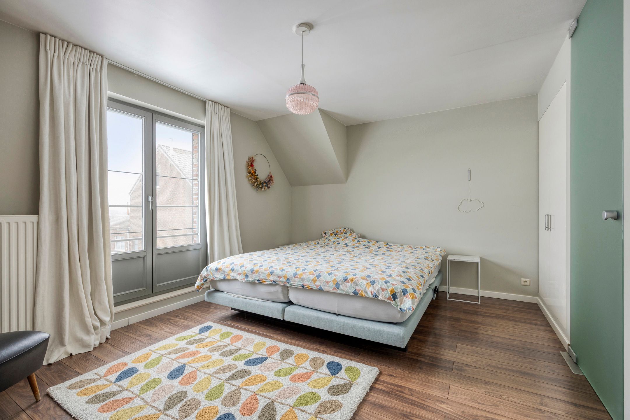 Zeer ruime Kwadraat-woning met 5 slaapkamers en 2 badkamers foto 16