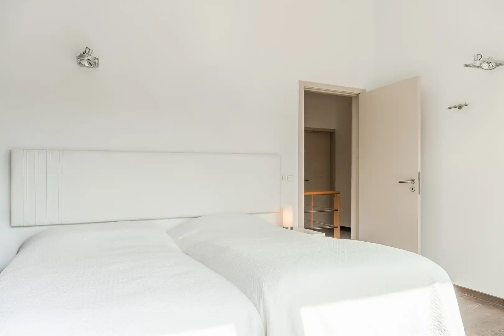 Prachtig duplex appartement met 3 slaapkamers, 3 terrassen en 2 autostaanplaatsen foto 16