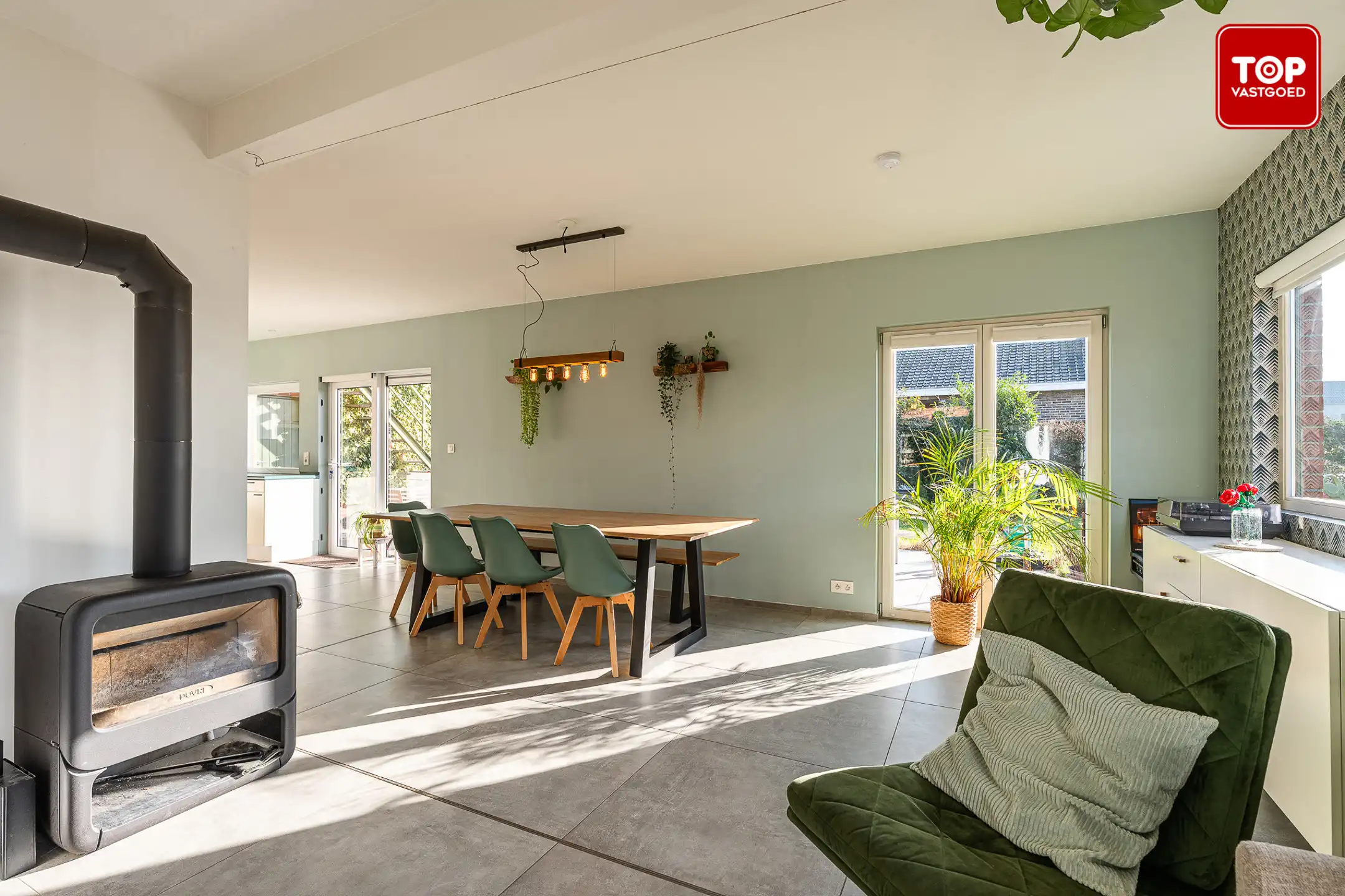 Karakteristieke woning  met 3 slaapkamers en 2 badkamers op riant perceel. foto 11