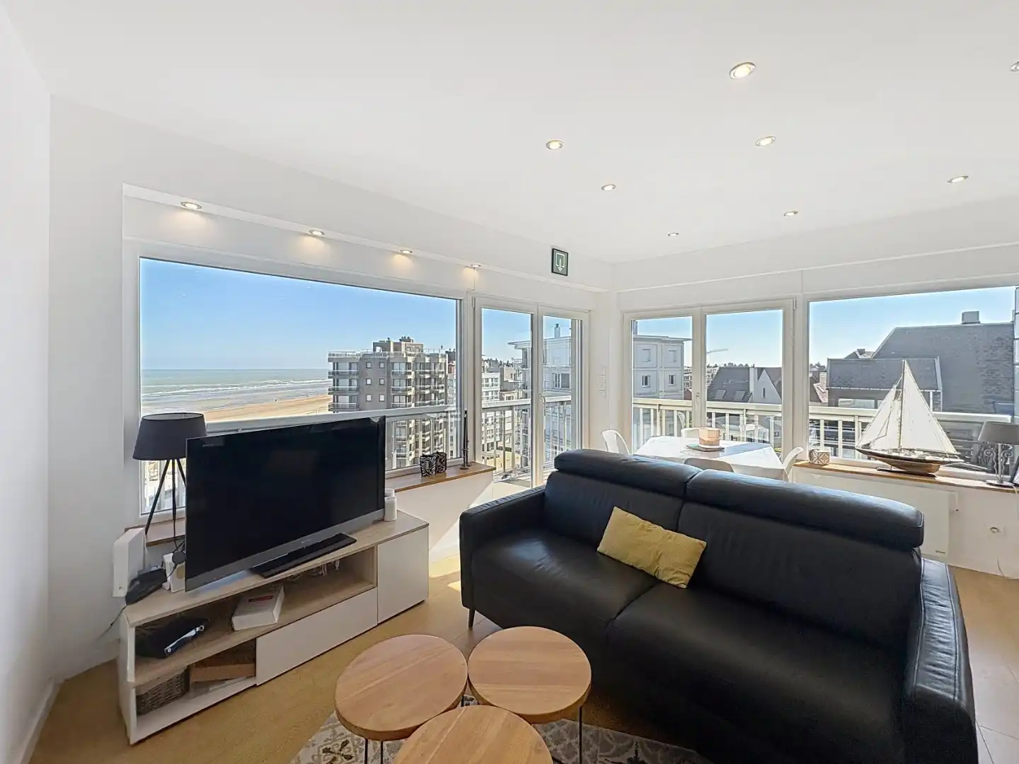 Stijlvol vernieuwd hoekappartement op de 6e verdieping met fenomenaal zeezicht foto 11