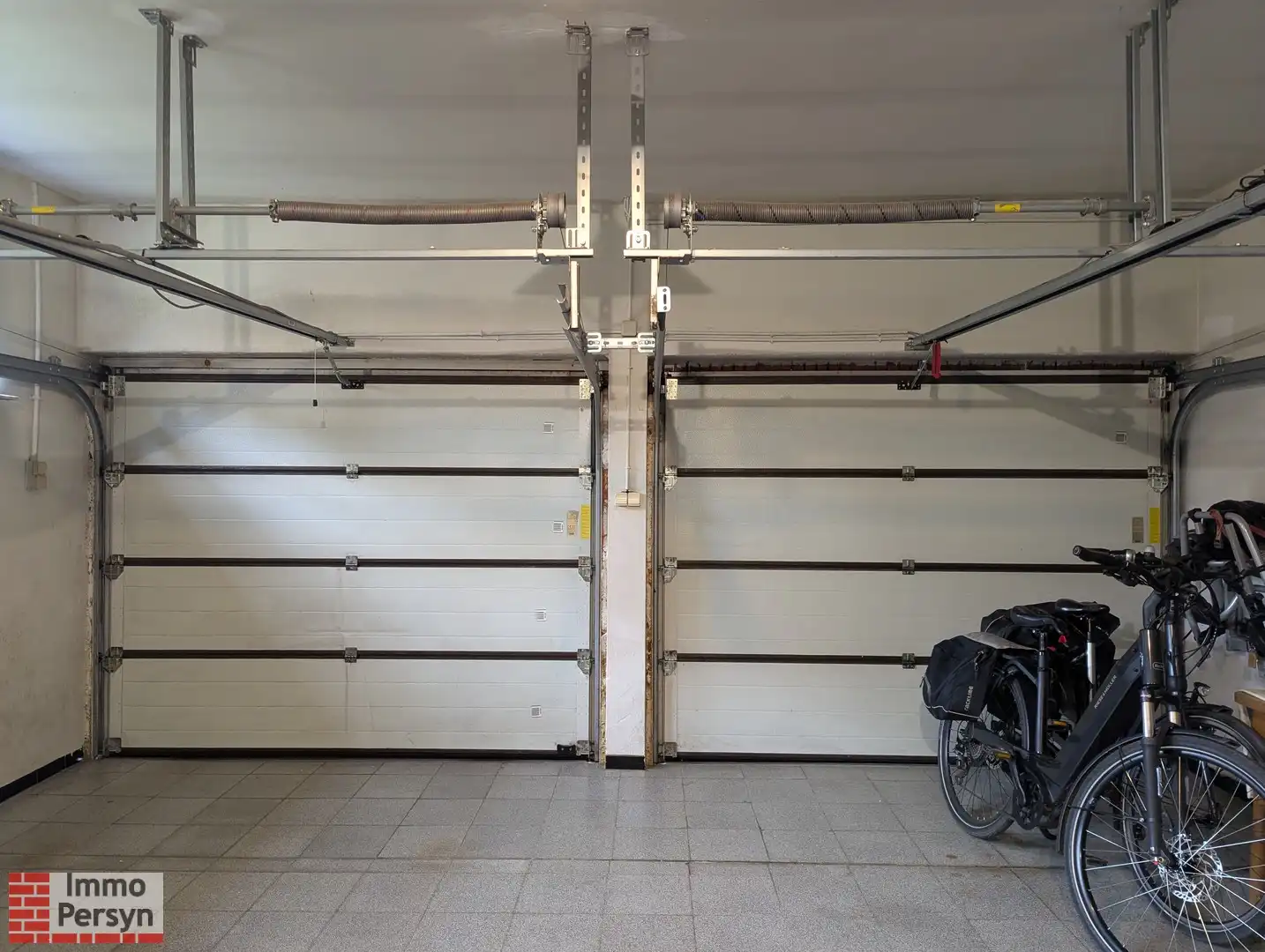 Ruime woning midden in een groene omgeving foto 11