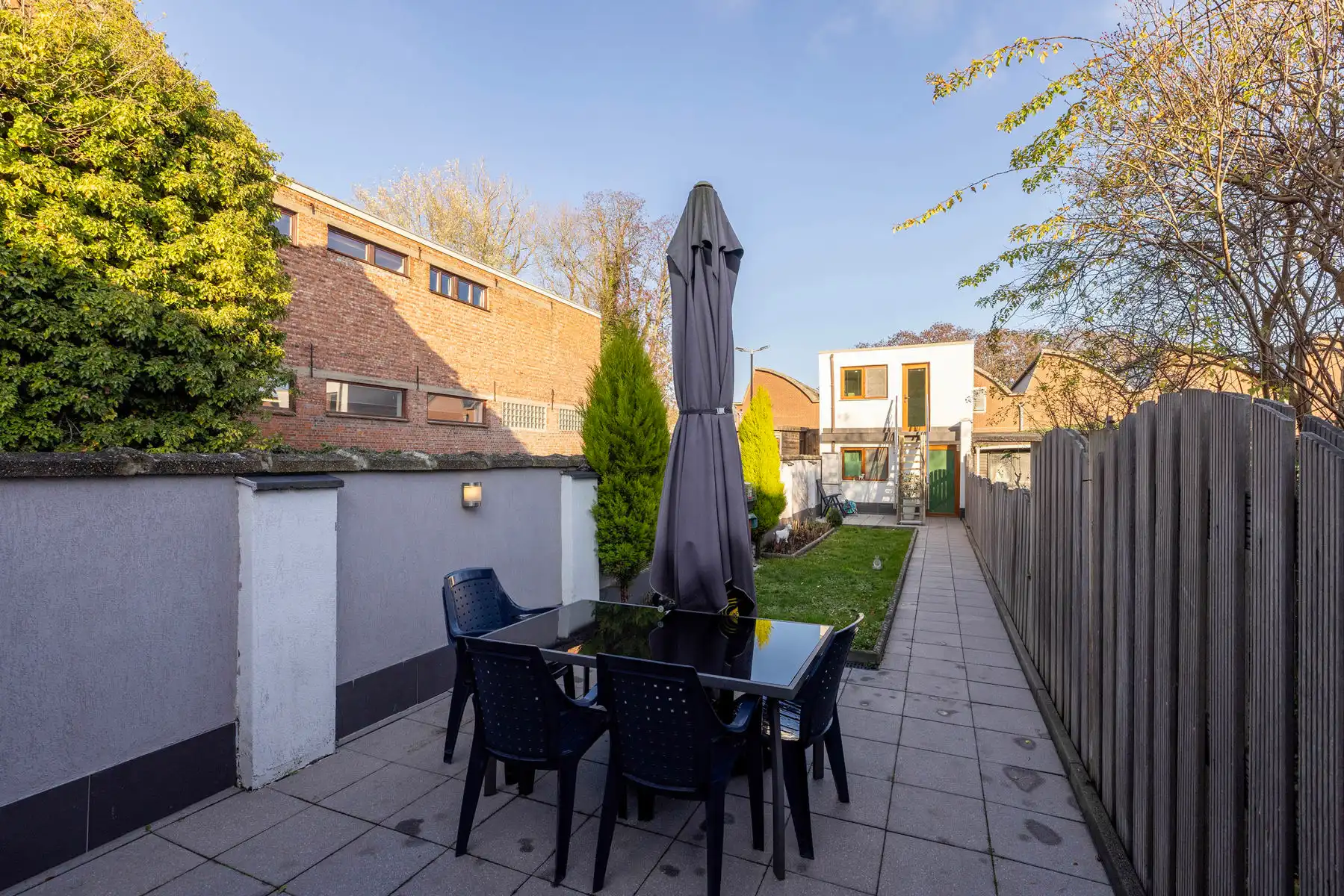 Gerenoveerde woning met 2 slpk, terras met tuin en bijgebouw foto 12