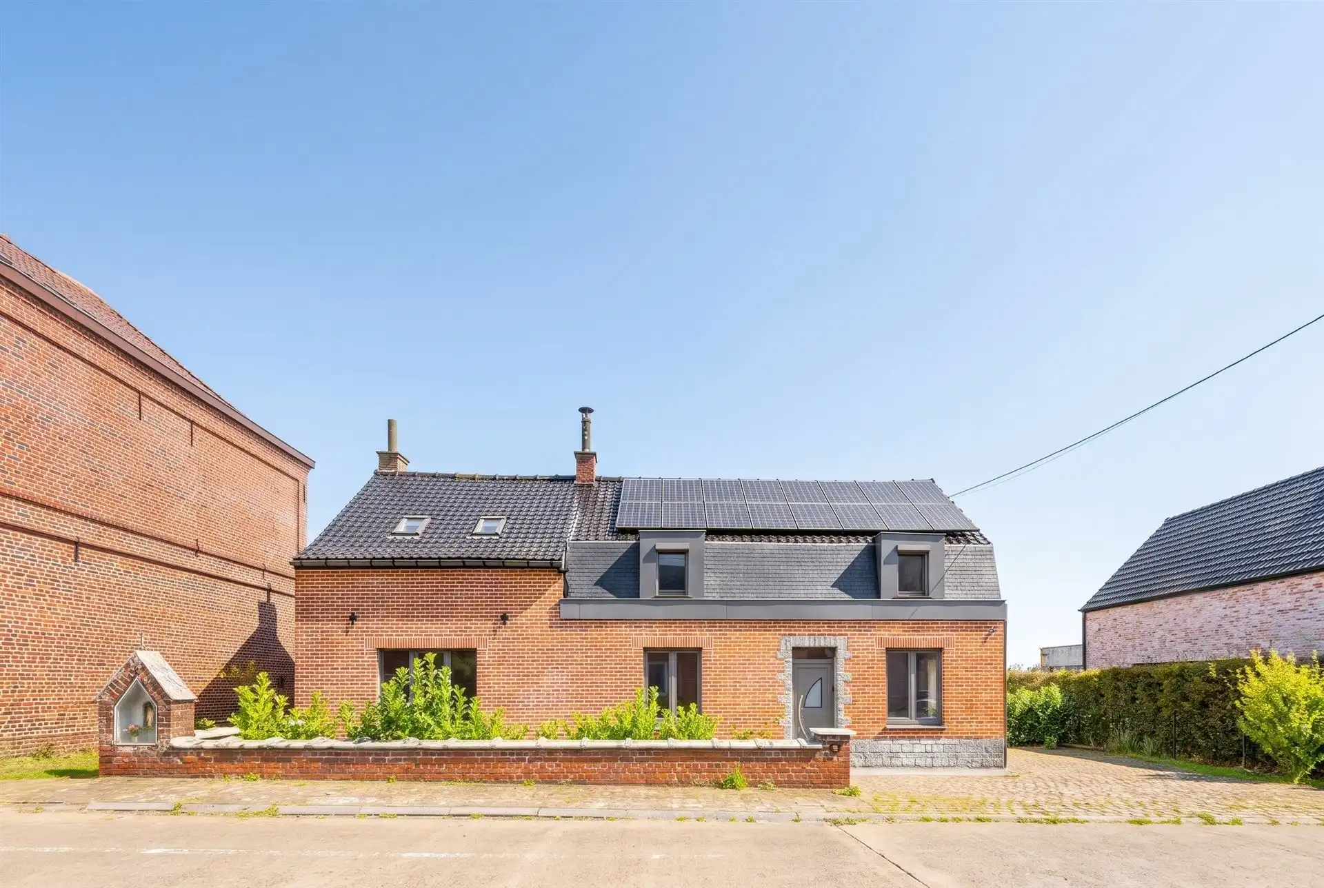 Charmante woning met 3 slk, garage en tuin in Mourcourt! foto 2