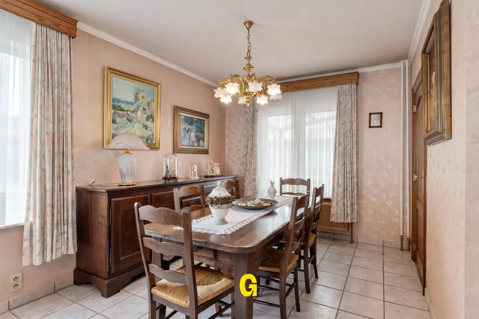 Te renoveren doch verzorgde halfopen woning met vier slaapkamers op 6a 43ca foto 6