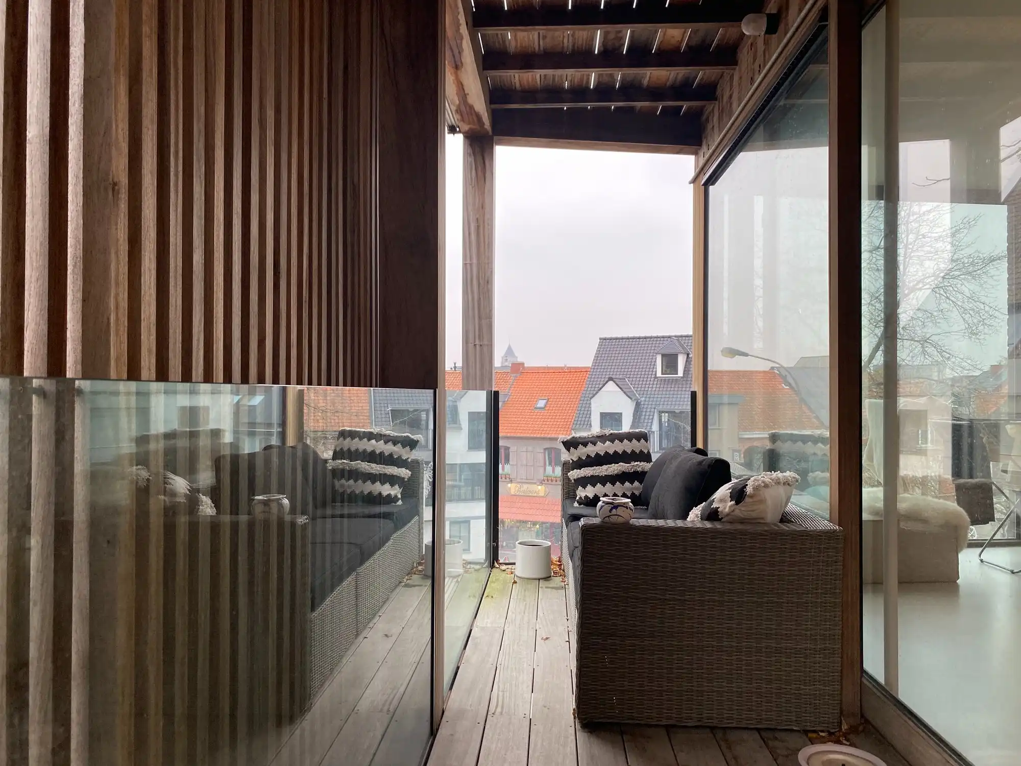 Recent geschilderd appartement in centrum | Henri Lebbestraat foto 9