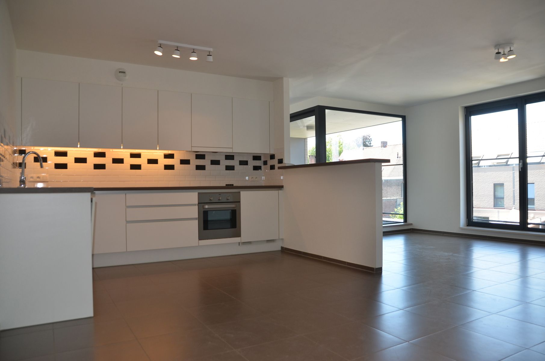 Ruim appartement met prachtig terras en autostandplaats !! foto 5