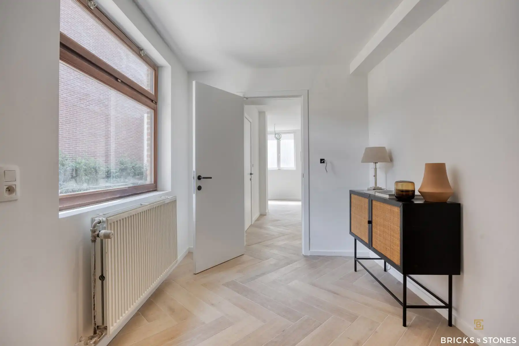 Zeer ruime halfopen bebouwing met praktrijkruimte en prachtige tuin foto 19