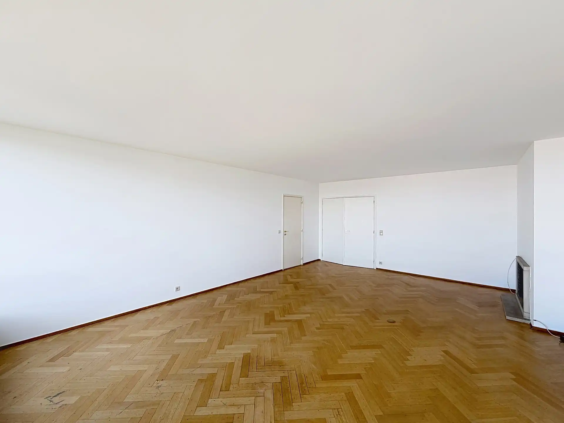 JUSTITIEPALEIS – Mooi 2-slaapkamerappartement met parking! foto 5
