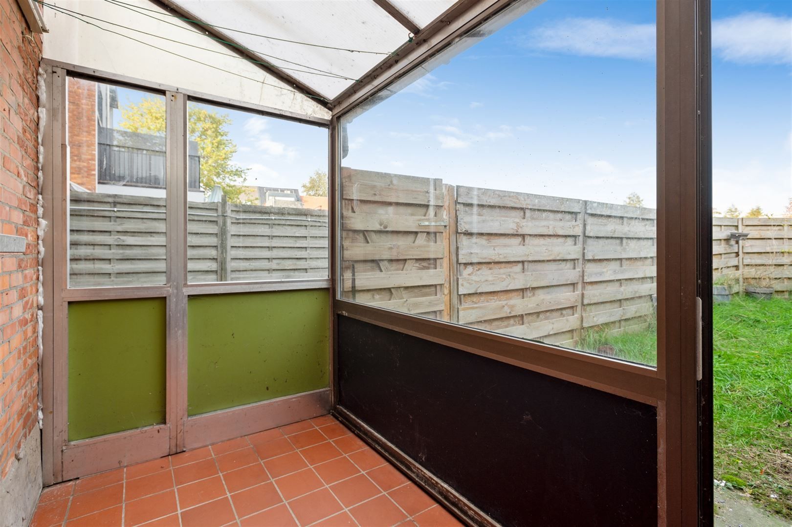 Te renoveren gelijkvloers appartement met garagebox foto 4