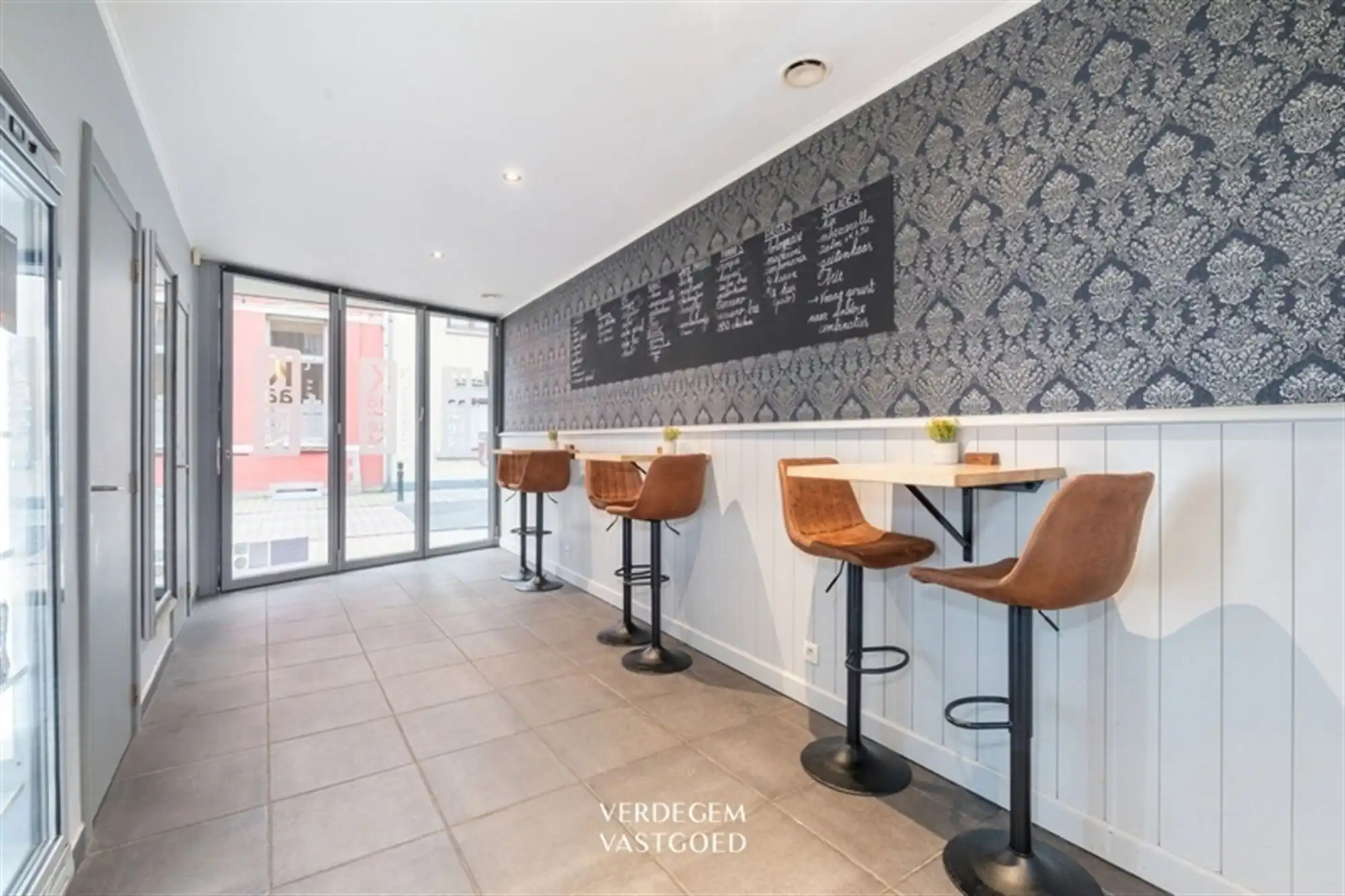 Goeddraaiende broodjeszaak met woonst aan Ten Doorn foto 6